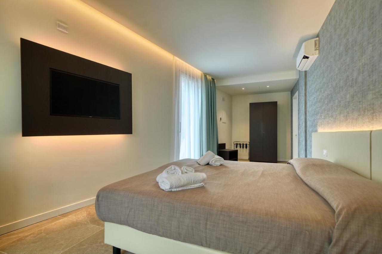 Hotel Palazzo Del Garda & Spa Дезенцано-дель-Гарда Экстерьер фото
