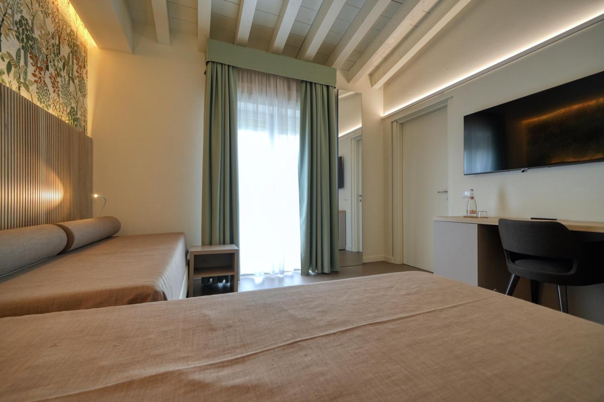 Hotel Palazzo Del Garda & Spa Дезенцано-дель-Гарда Экстерьер фото