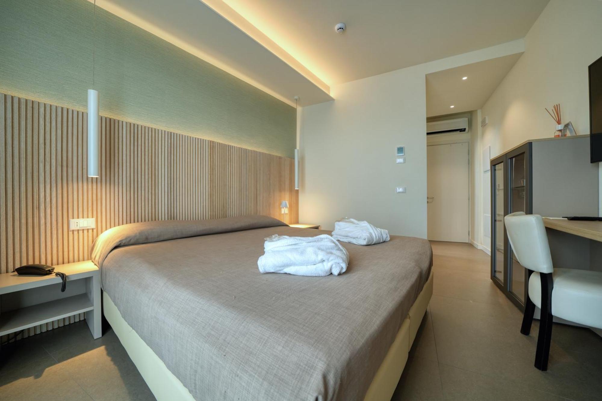 Hotel Palazzo Del Garda & Spa Дезенцано-дель-Гарда Экстерьер фото