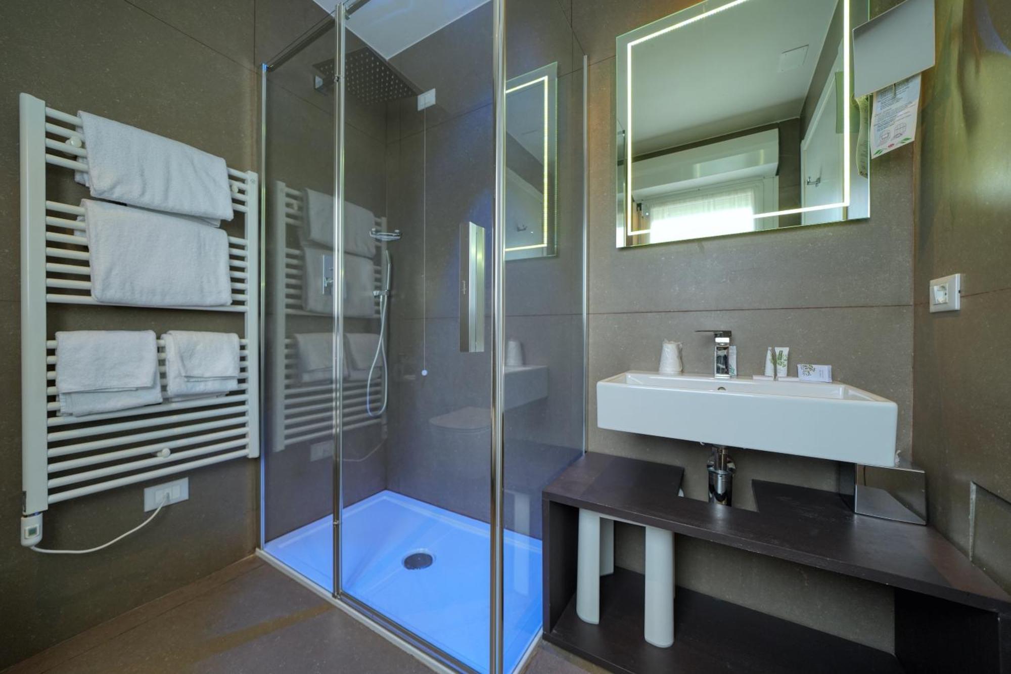 Hotel Palazzo Del Garda & Spa Дезенцано-дель-Гарда Экстерьер фото