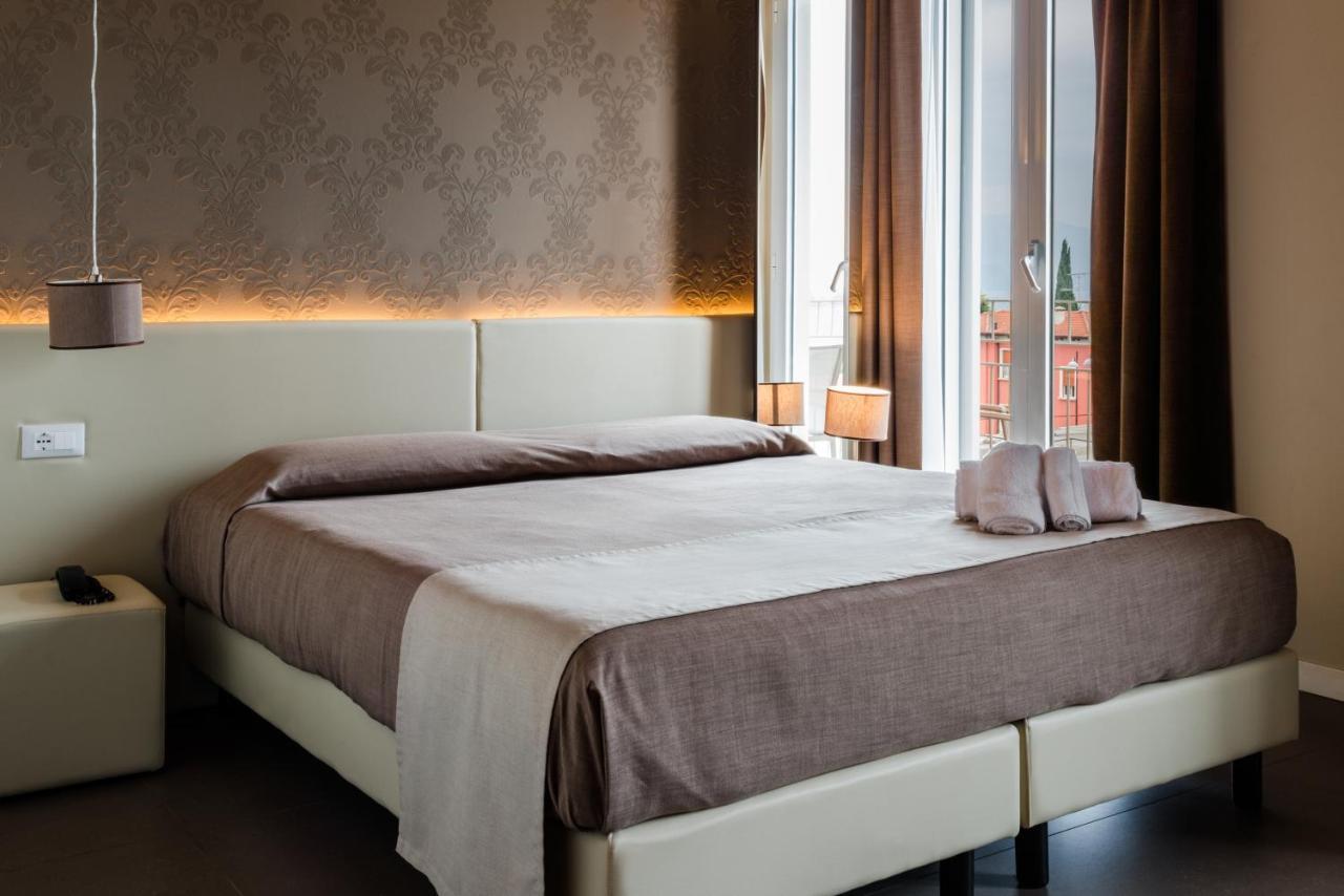 Hotel Palazzo Del Garda & Spa Дезенцано-дель-Гарда Экстерьер фото
