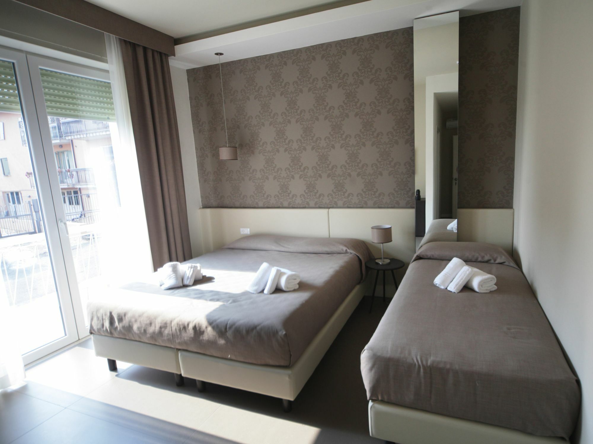 Hotel Palazzo Del Garda & Spa Дезенцано-дель-Гарда Экстерьер фото